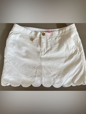 Lilly Pulitzer White Scalloped Skort with Pink Brand Tag and extra button! 6